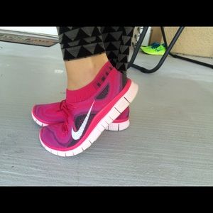 SOLD❌Pink nike fly knit 5.0 size 7 😍