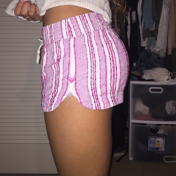 !SOLD!     Roxy Patterned Shorts - Picture 2 of 4