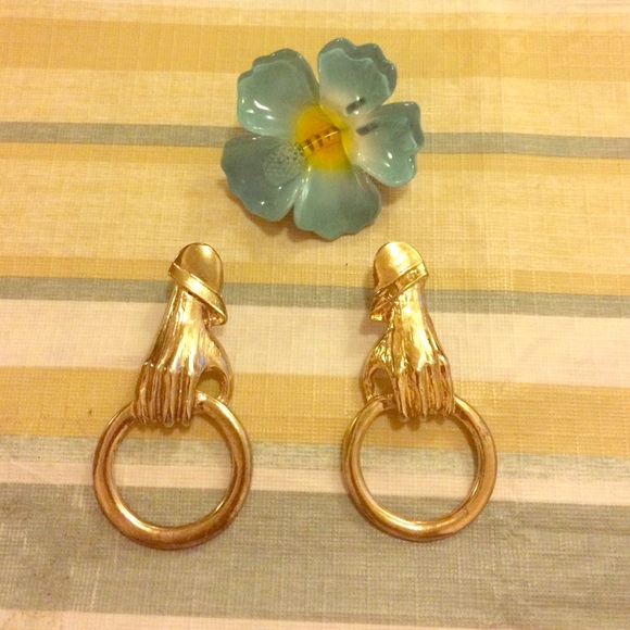 Earrings and Hawaiian flower clip