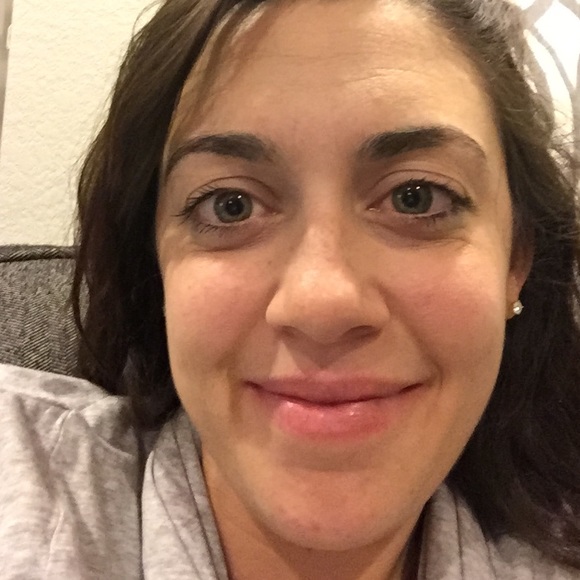 Meet your Posher, Elise