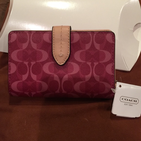 New coach wallet w/ tags sv/Bordeaux/tan chg purse