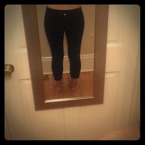 Lululemon black size 8 wunder unders!