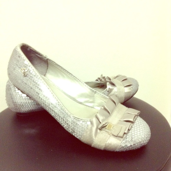 1-19 Pewter Silver Fergalicious Flats