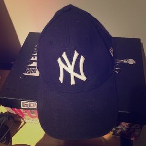 NY YANKEES BBALL HAT