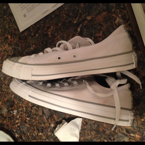 SOLDDDD 🚩🚩🚩 Glitter White Converse - Picture 4 of 4