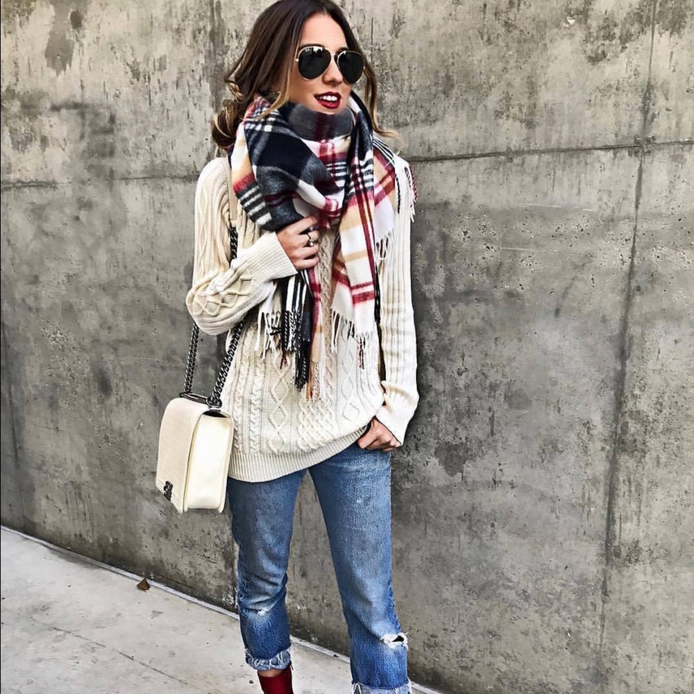 knit loose apricot sweater.