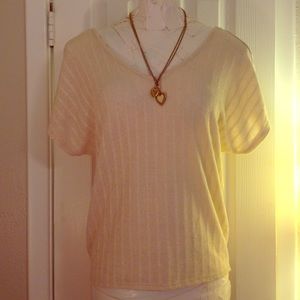 Short-sleeve v neck & back sweater w/ gold thread