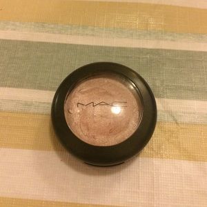 Mac blush highlighter, name: shell frost