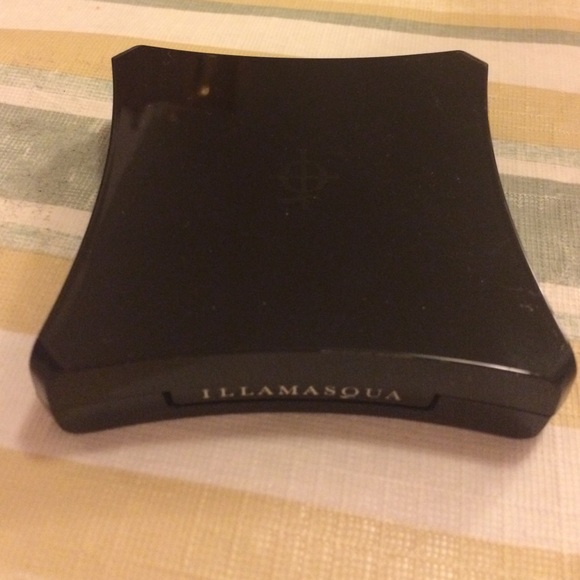 Illamasqua cream foundation in cf 150 shade