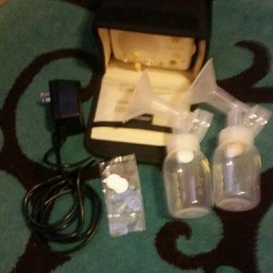 *****on hold*** Medela Pump In Style Advanced