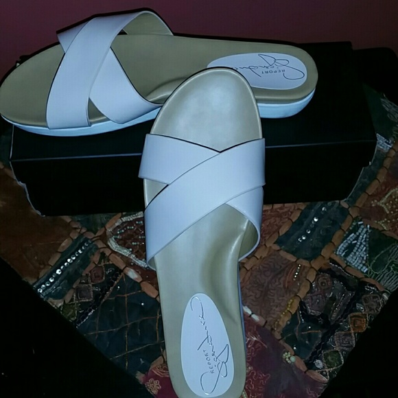 💜Nude criss cross sandal💜