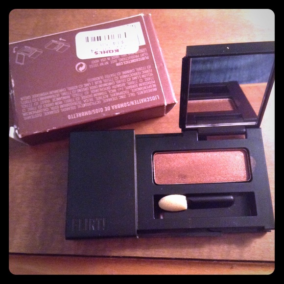 ⚫️ 'Flirt! Dreamy eyes eyeshadow' from Koals