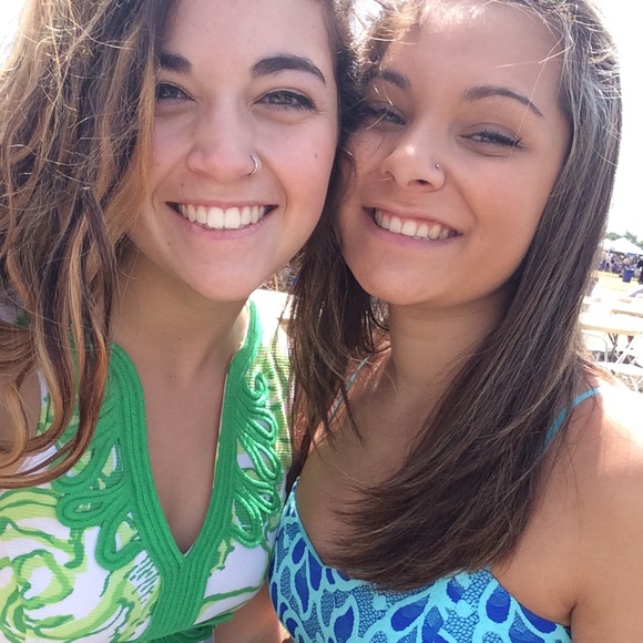 MEET YOUR POSHER - Picture 4 of 4