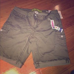 Brand NWT khaki green stretch cargo shorts