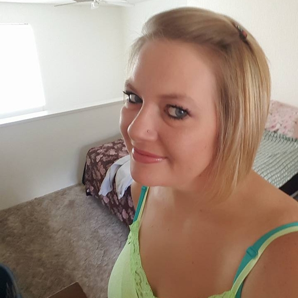 Meet your Posher, Cynthia - Picture 1 of 1