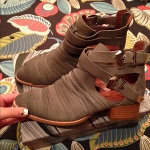NWT Jeffery Campbell Nuestra Grey Suede Booties
