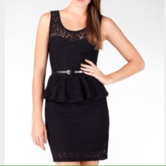 Black bodycon lace peplum dress - Picture 2 of 3