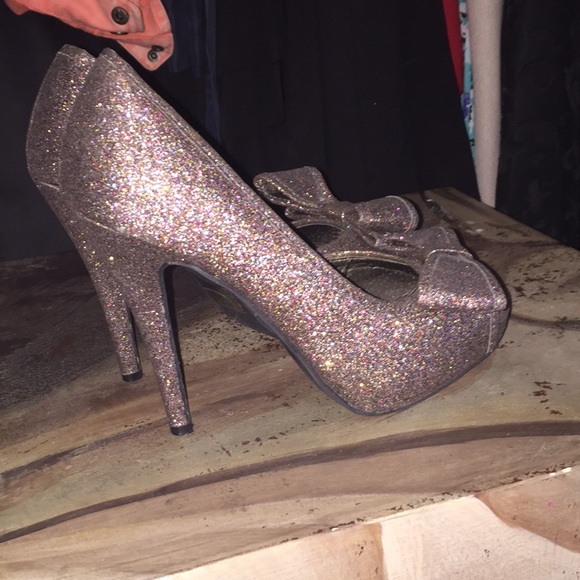 Heels - Picture 2 of 4