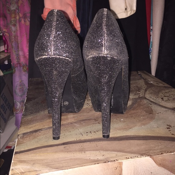 Pumps - Picture 2 of 3