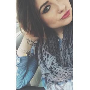 Meet your Posher, Danielle