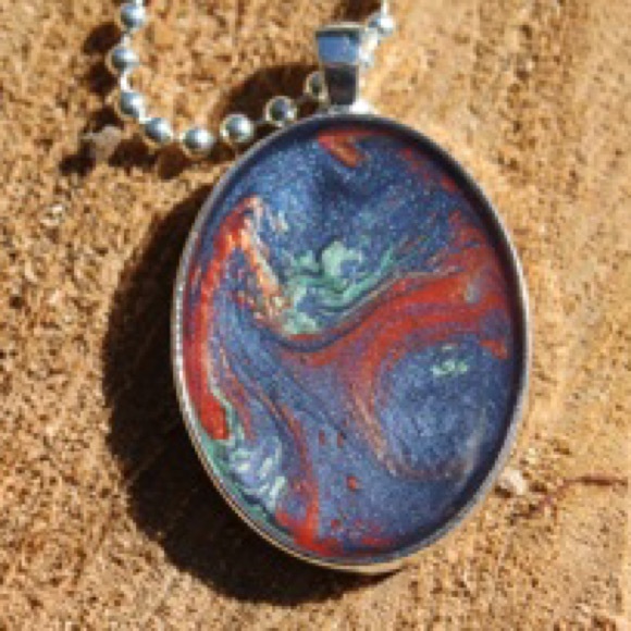 Colorful pendant necklace