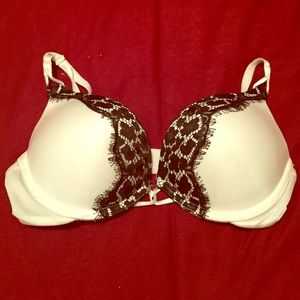 VS Bombshell 32B (Price Negotiable)