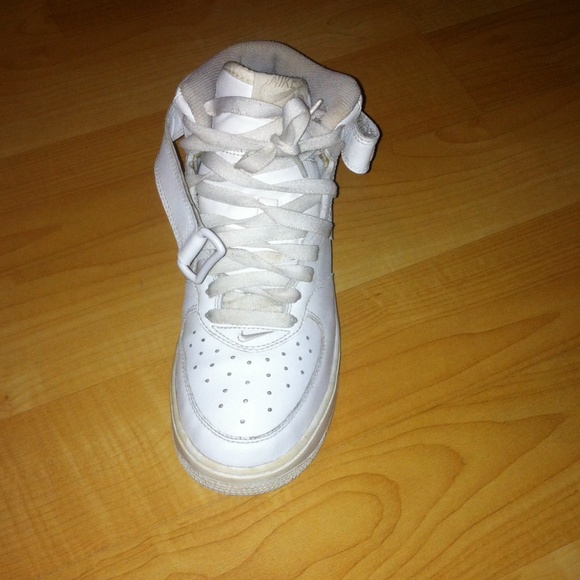 All white af1 - Picture 2 of 2