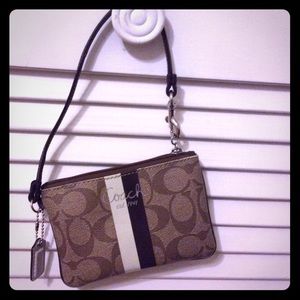 Coach Heritage Wristlet 👛