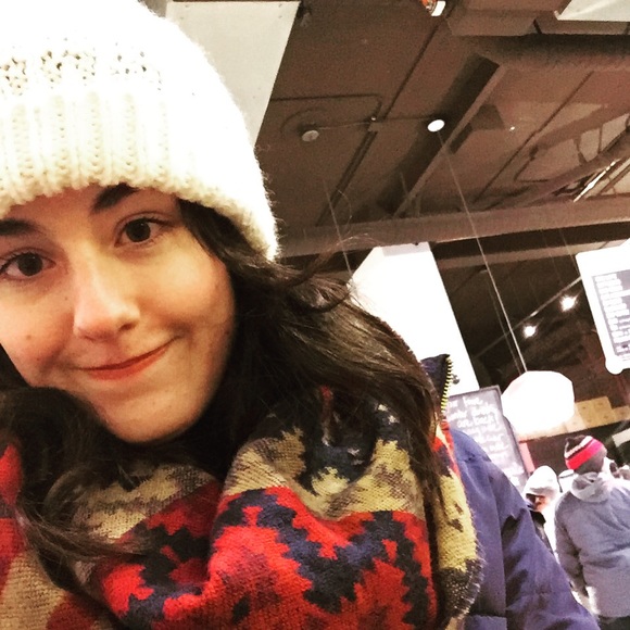 Meet your Posher, Lucy - Picture 2 of 4