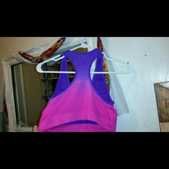 Sport's bra - Picture 2 of 3