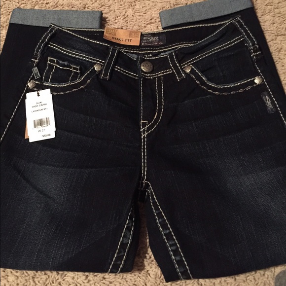 NWT Silver Capri