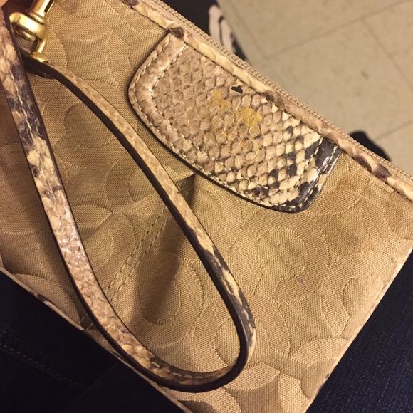 Coach wristlet - Picture 2 of 4