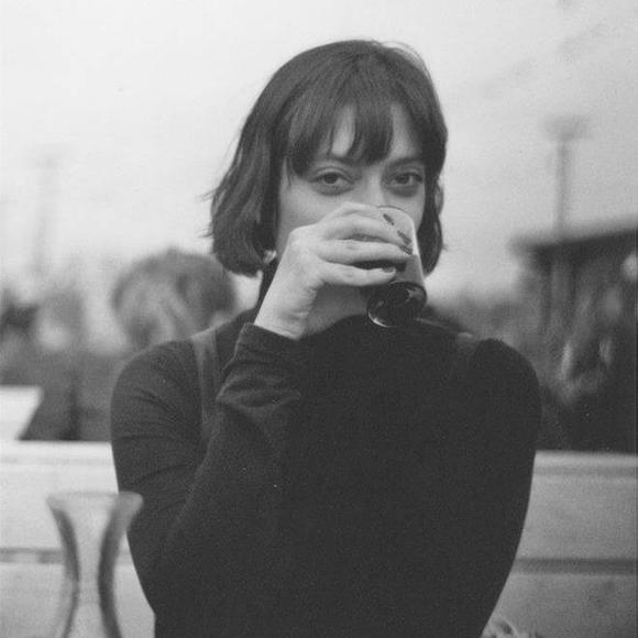 Meet your Posher, Dahlia