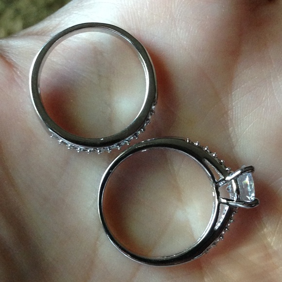 1.5 CT Cubic Zirconia Wedding Ring Set - Picture 2 of 4