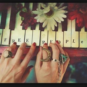 Wanna trade Free People???