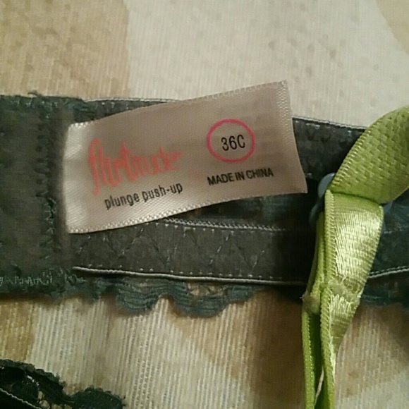 Flirtitude Camo Bra - Picture 4 of 4