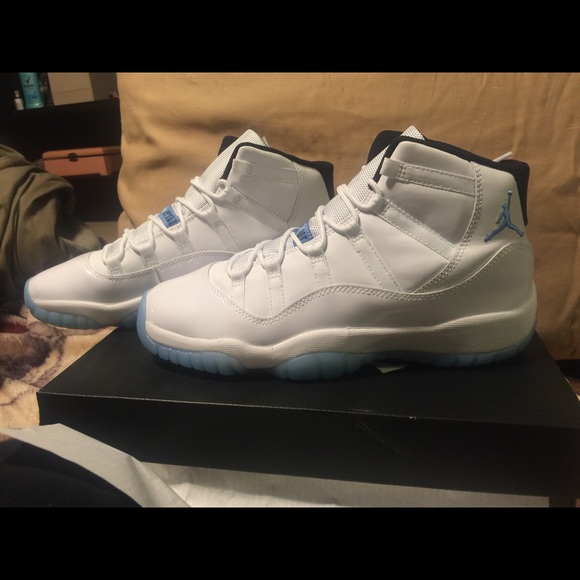 Retro 11 - Picture 1 of 3
