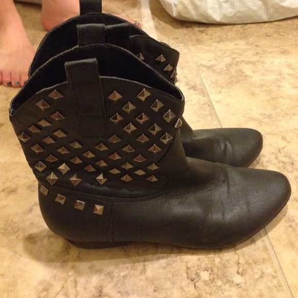 Studded short black leather booties
