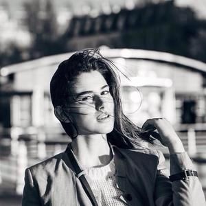 Meet your Posher, Ariane