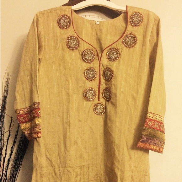 🎀💯%Indian top cream color with sequence red🇮🇪