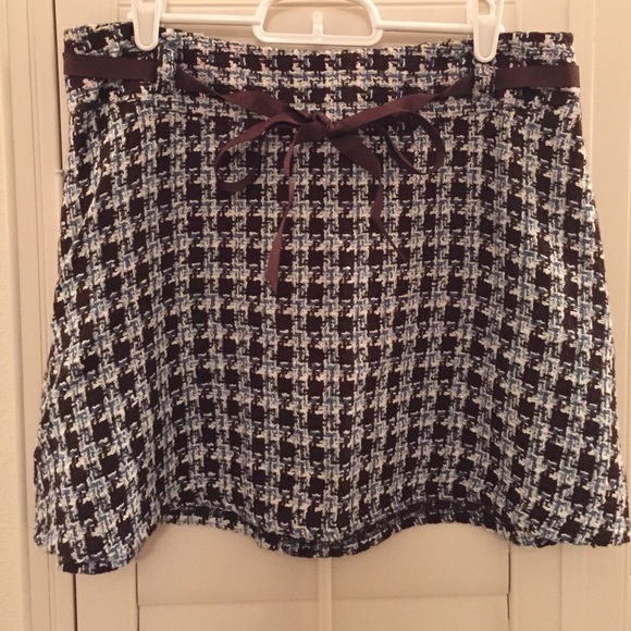 Checkered mini-skirt with back zipper.