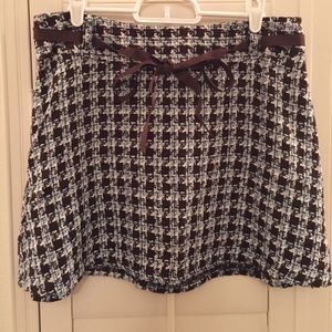 Checkered mini-skirt with back zipper.