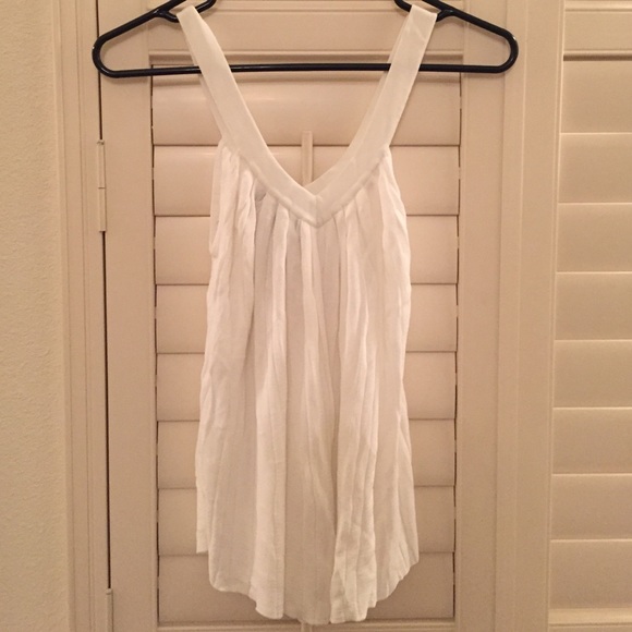 White soft and flowy tank top - Picture 2 of 4