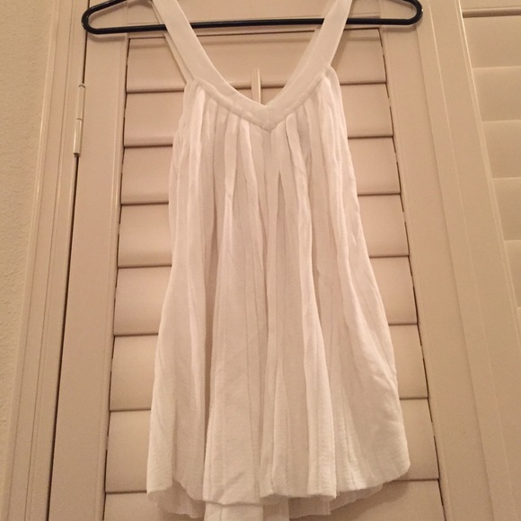 White soft and flowy tank top - Picture 3 of 4