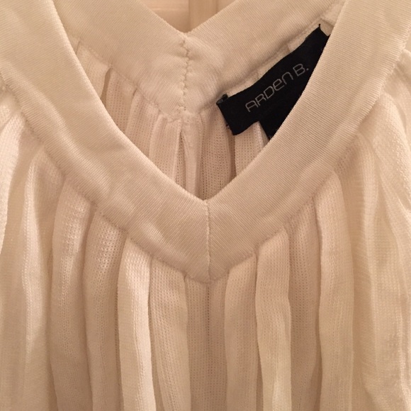 White soft and flowy tank top - Picture 4 of 4