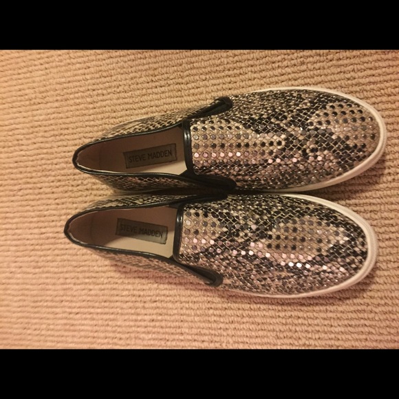 Snake print Steve Madden flats