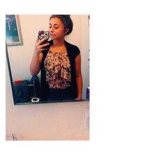 Meet your Posher, Elizabeth