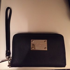 Michael Kors Wristlet for iPhone 5