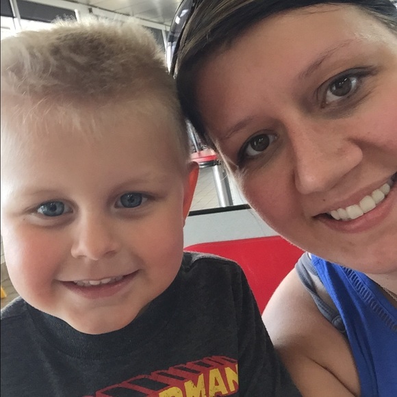 Meet your Posher, Ashley - Picture 2 of 3