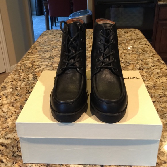 Enzo leather boots never worn
